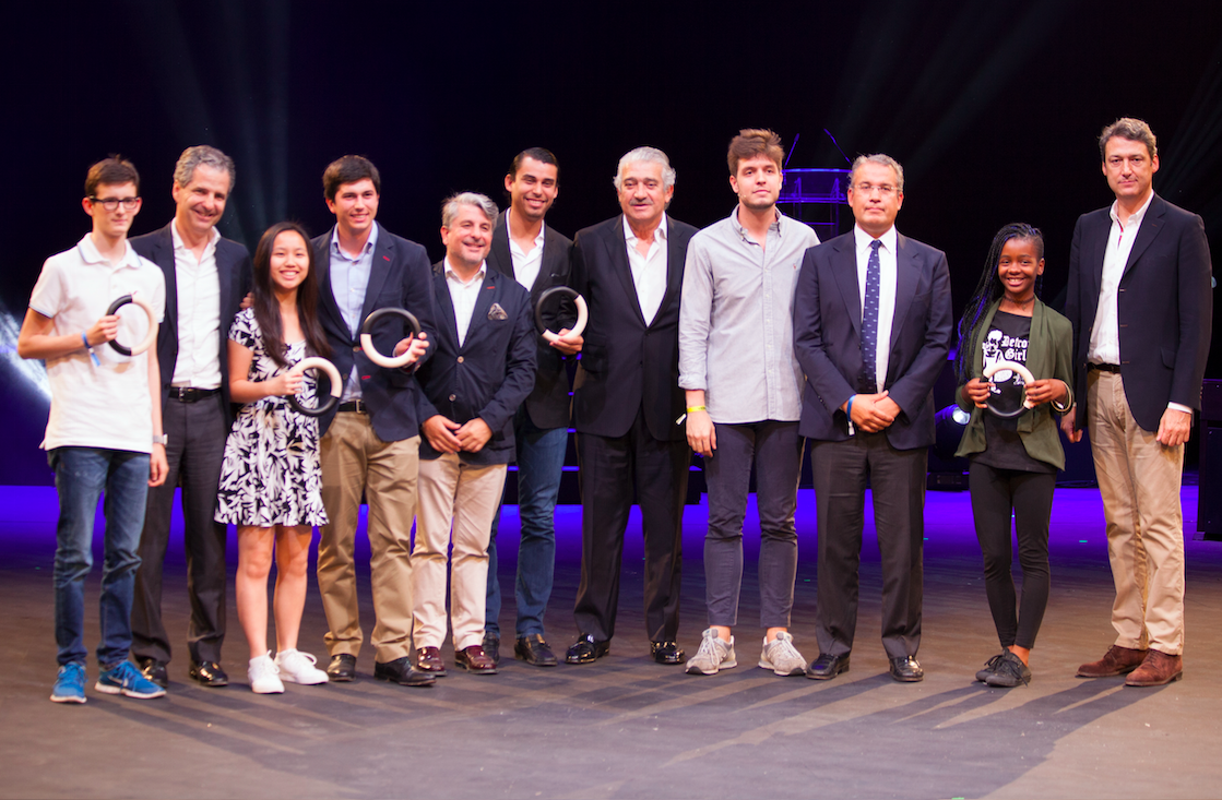 Representantes de Accenture, Fundación Rafael del Pino, Telefónica OpenFuture_ , Endesa y EVO Banco con los ganadores de Unleash2016